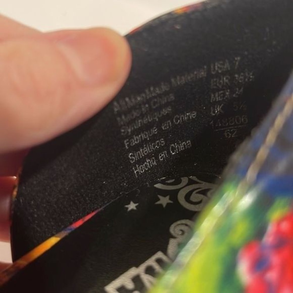 Brash Floral Multicolor Pattern D'orsay Pumps               Size 7 - Picture 6 of 7